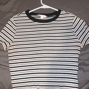 Short sleeve crop top !